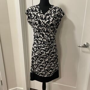 Women's New York & Company Stretch dress size Medium black and white V-neck S/L